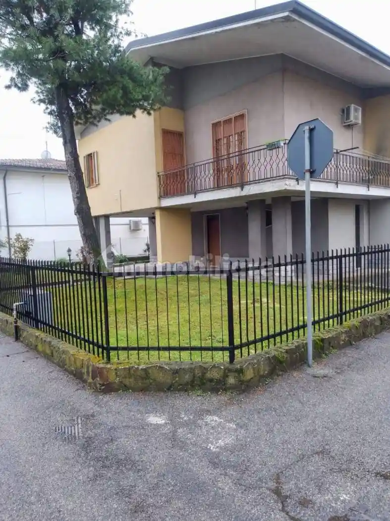 Villa in vendita a Vaiano Cremasco