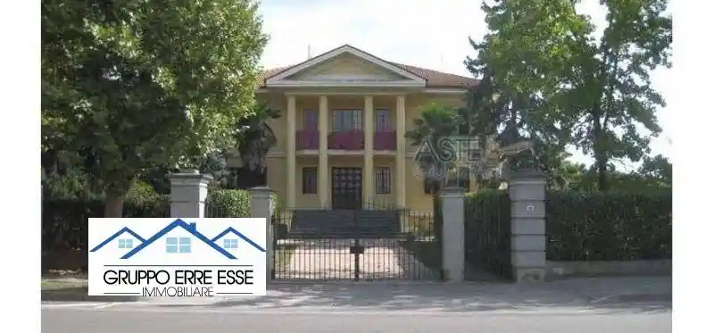 Villa in vendita a Cherasco