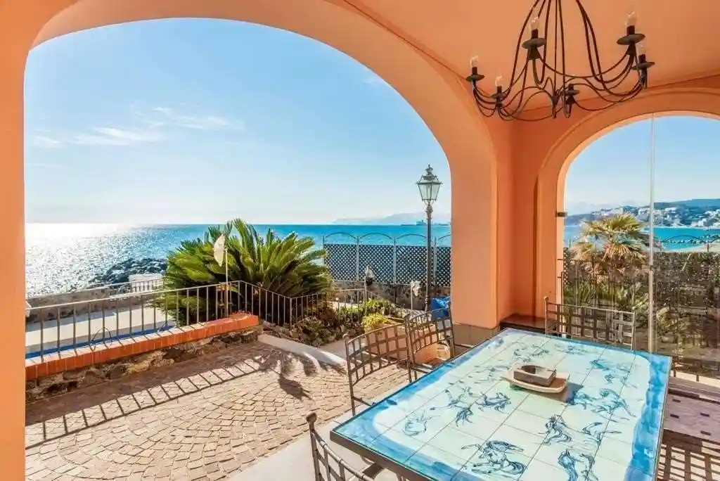 Villa in vendita a Albisola Superiore