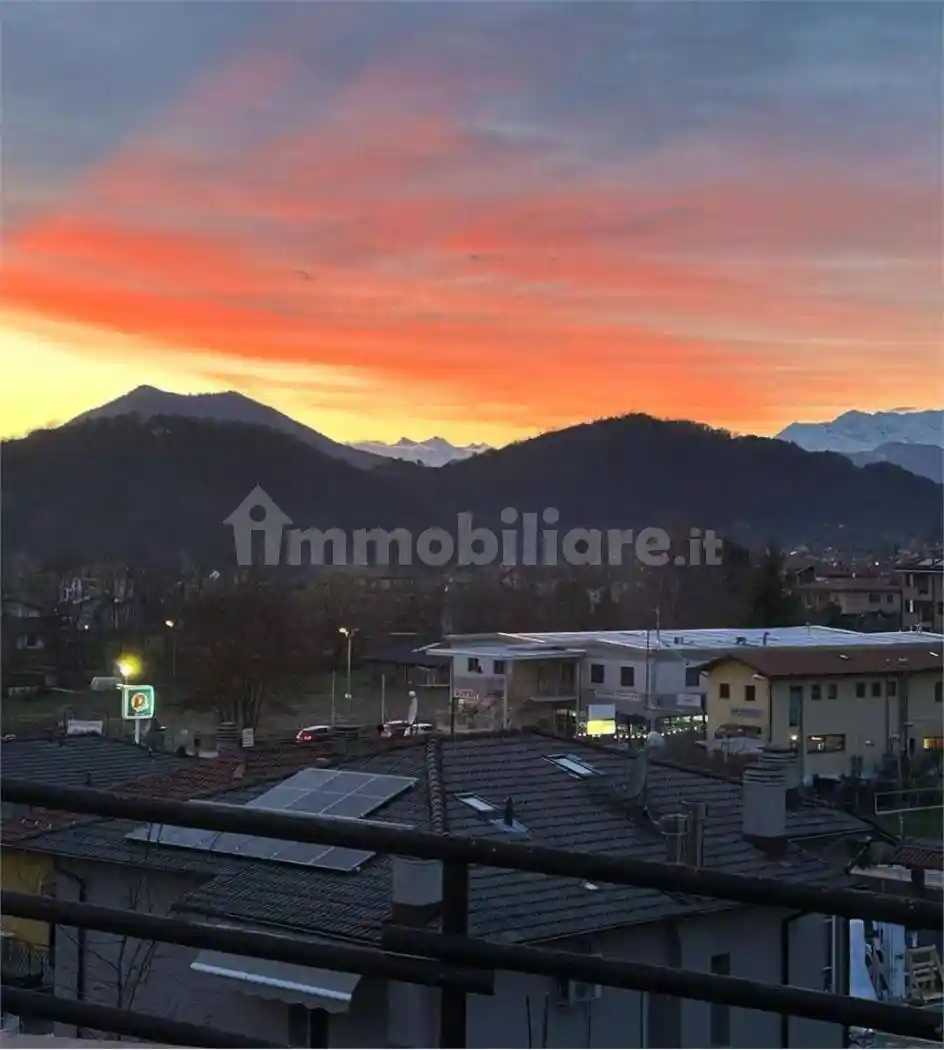 Villa in vendita a Marchirolo