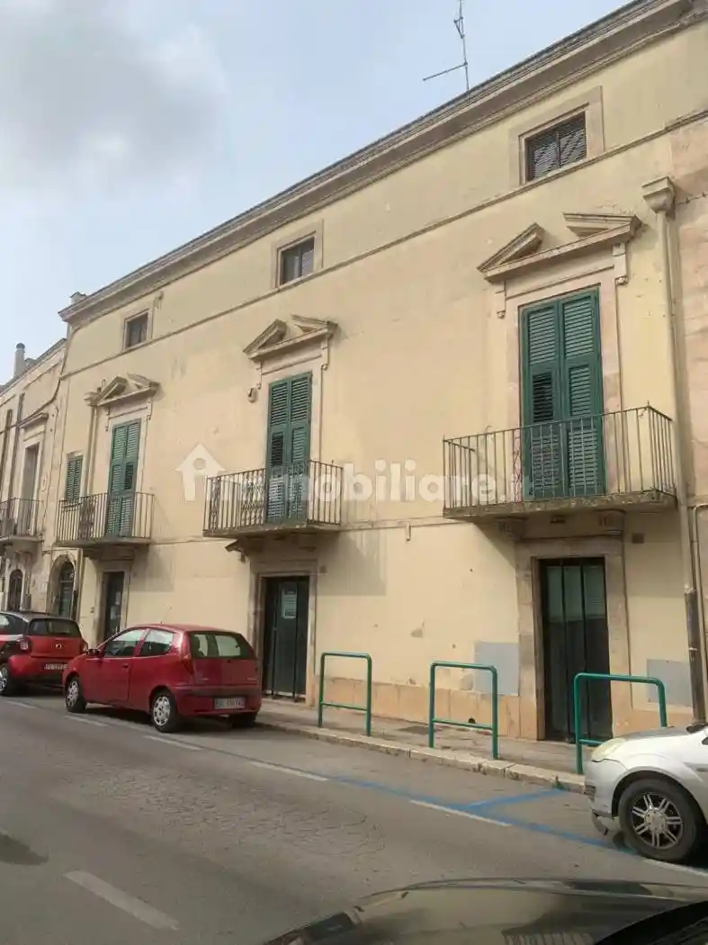Palazzo - Edificio in vendita a Casamassima