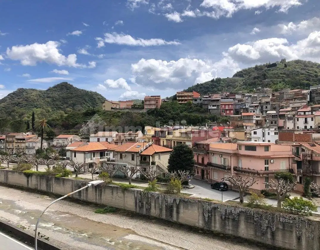 Appartamento in vendita a Gualtieri Sicaminò