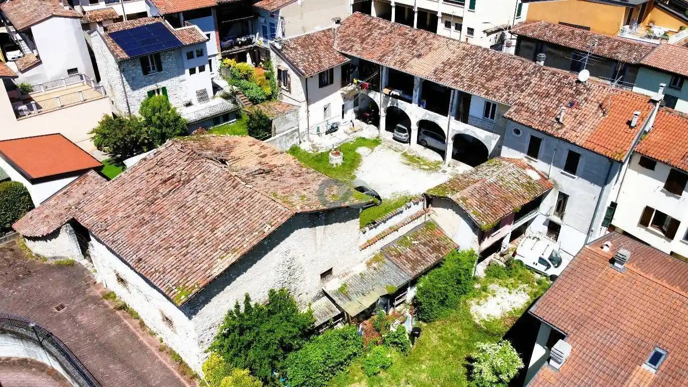 Palazzo - Edificio in vendita a Botticino