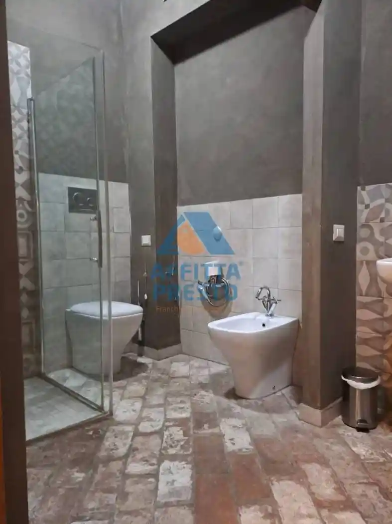 Palazzo - Edificio in Affitto - foto 5