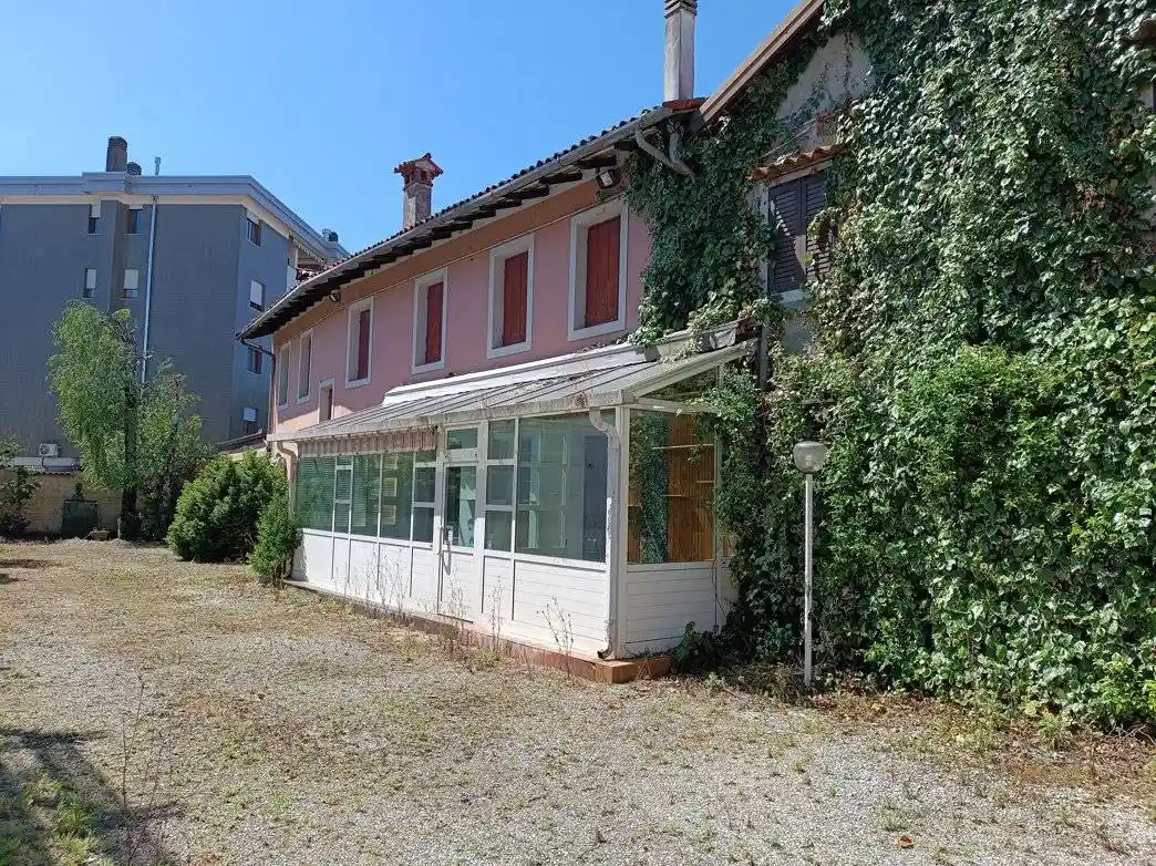 Palazzo - Edificio in vendita a Manzano