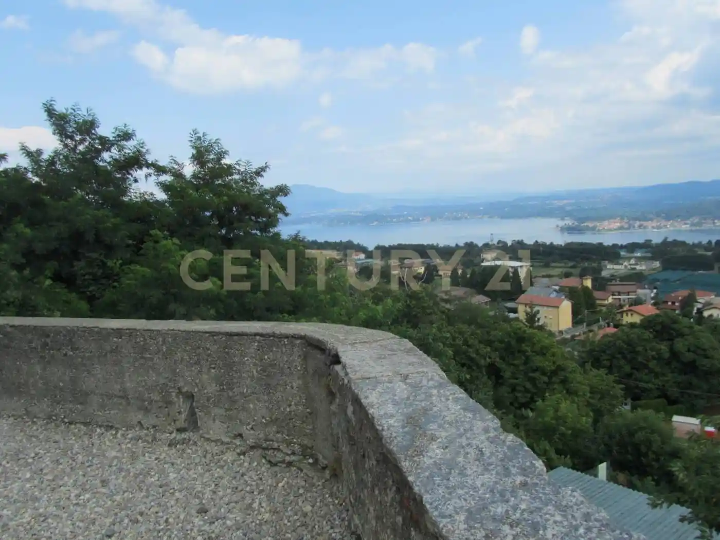 Casa indipendente in vendita a Nebbiuno