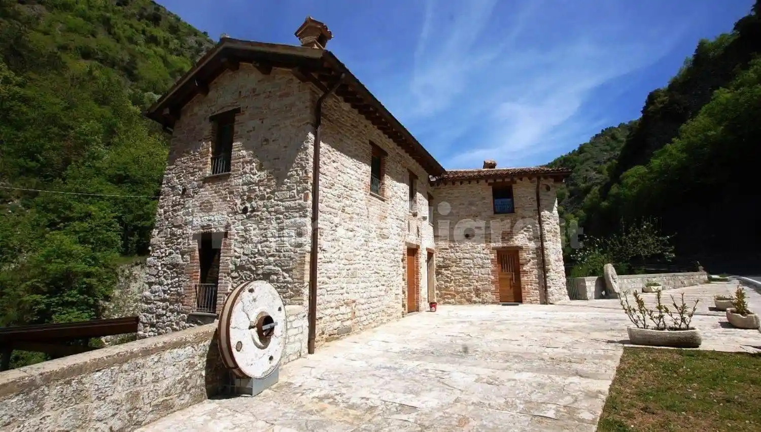 Palazzo - Edificio in vendita a Gubbio
