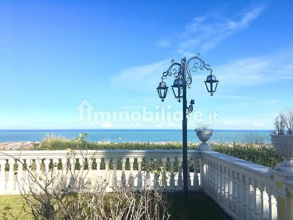 Palazzo - Edificio in vendita a Francavilla al Mare