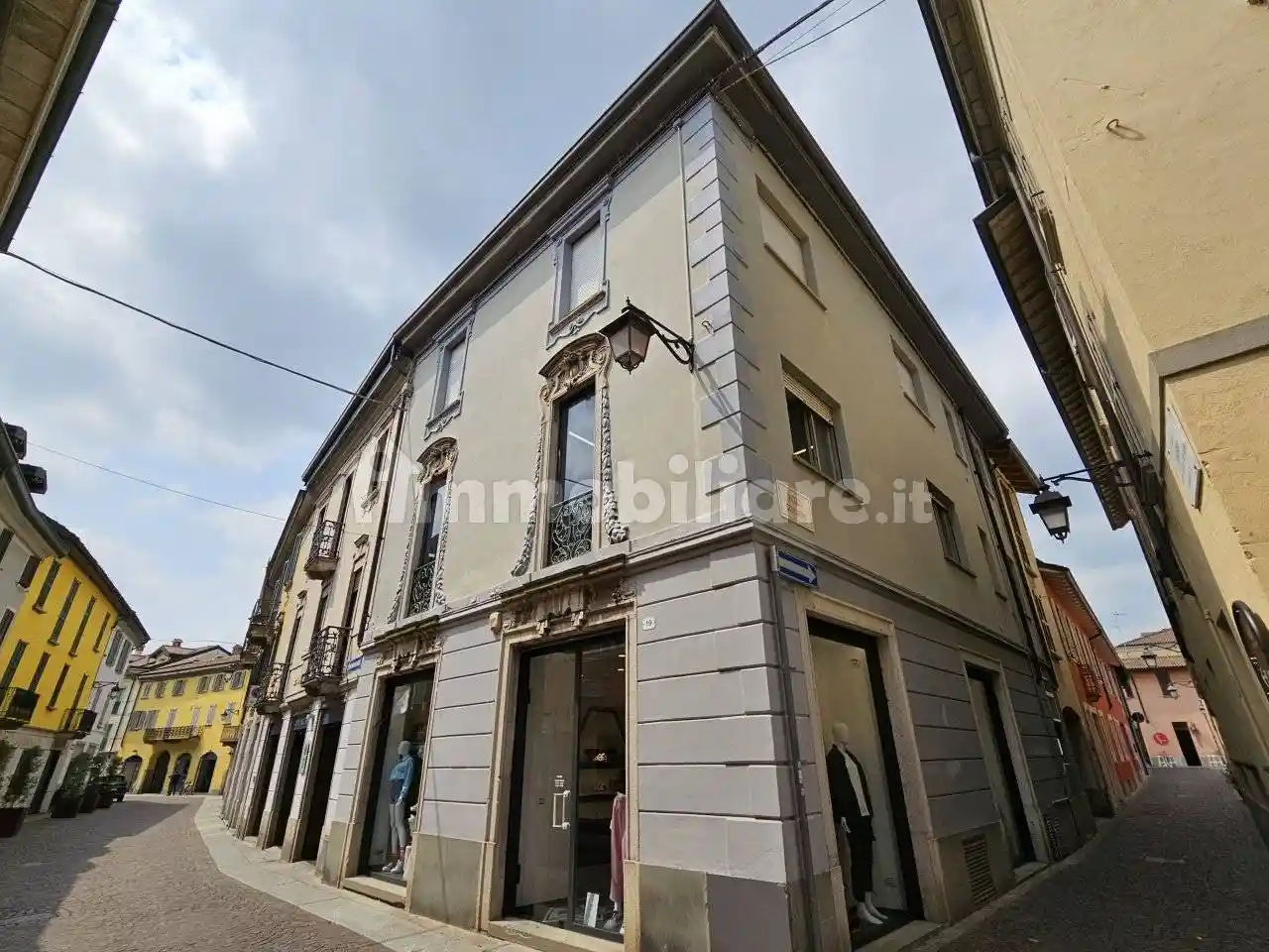 Palazzo - Edificio in vendita a Treviglio