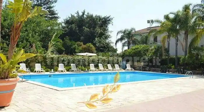 Palazzo - Edificio in vendita a Falcone