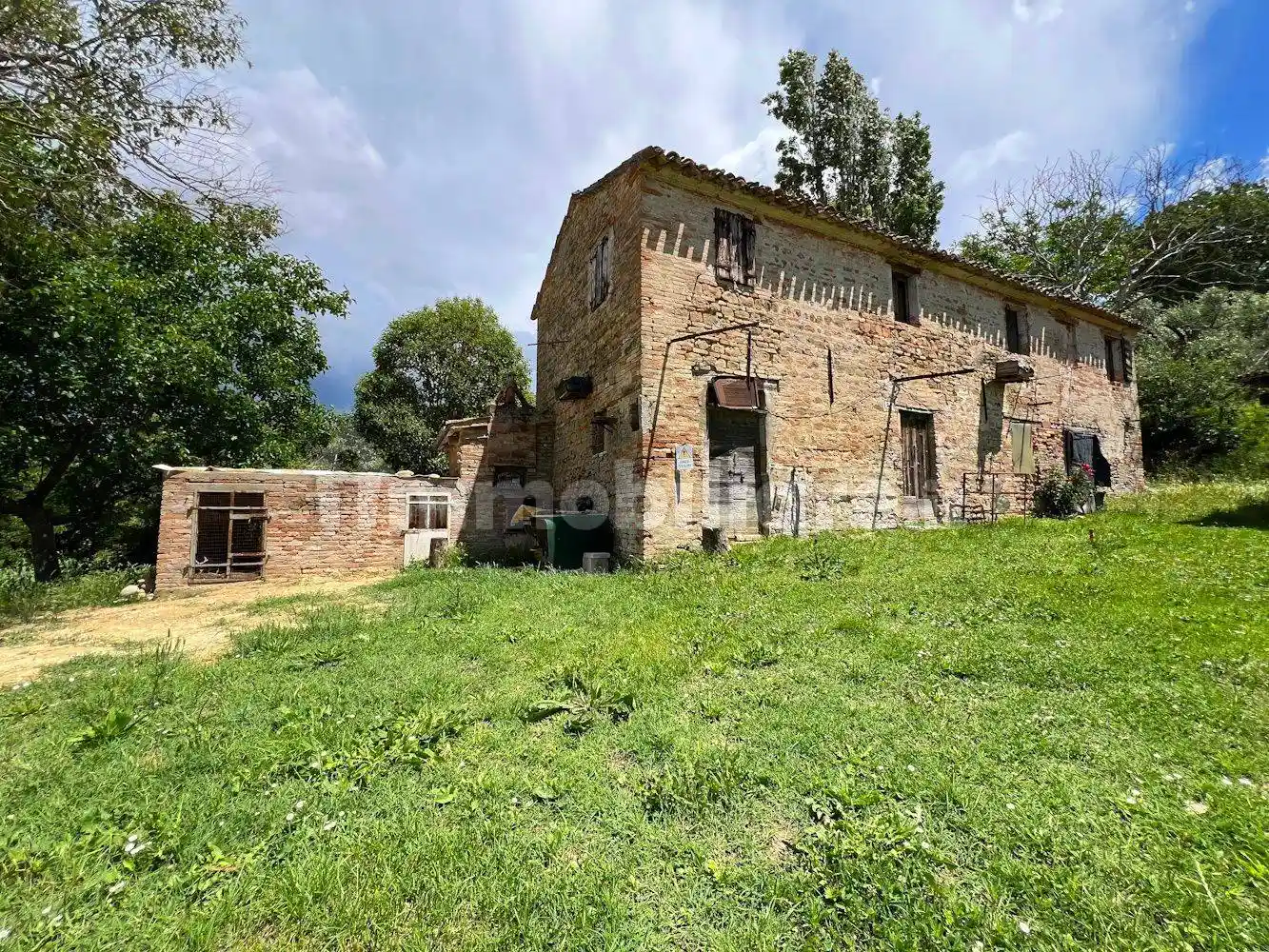 Rustico - Casale in vendita a Montelabbate