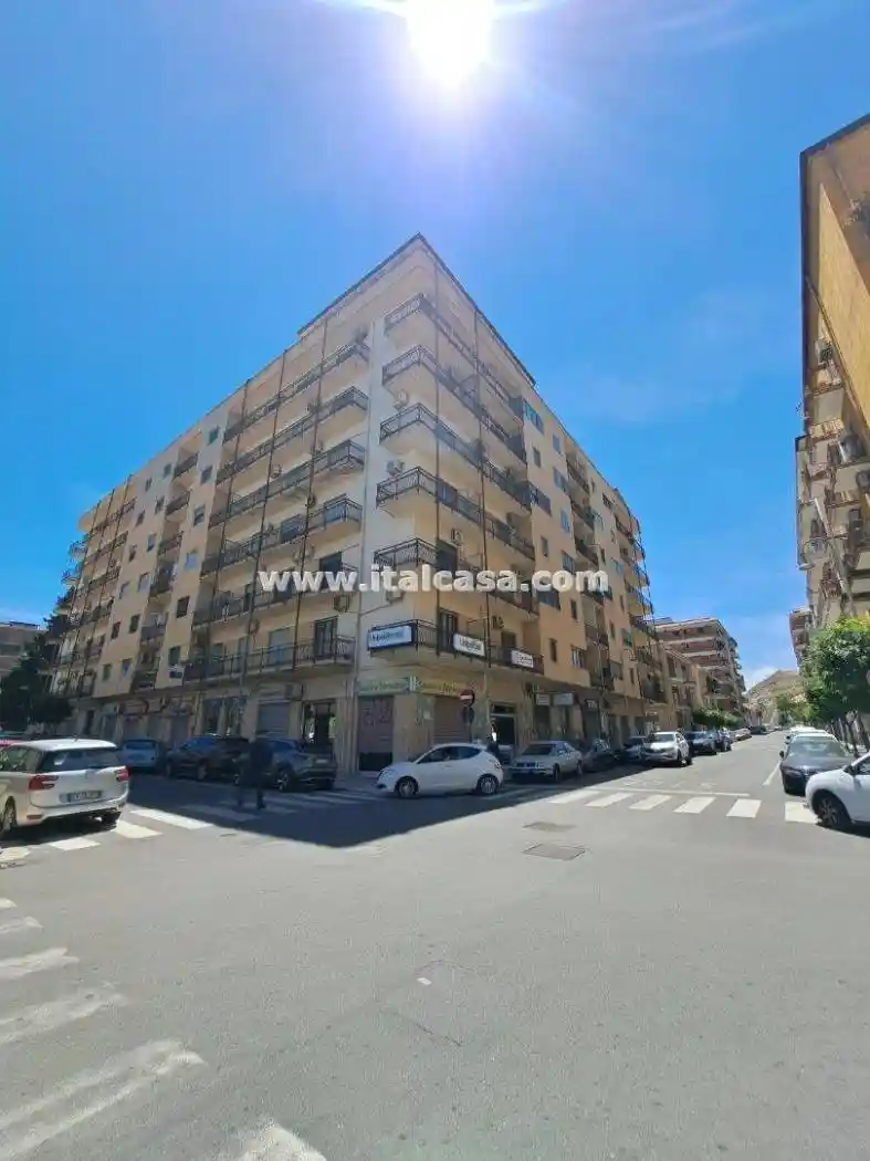 Quadrilocale via Vittorio Veneto, Centro, Crotone - foto 2