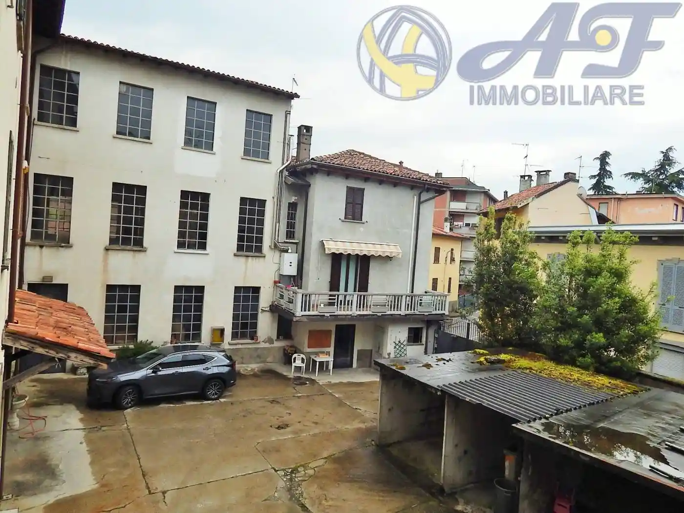 Palazzo - Edificio in vendita a Renate