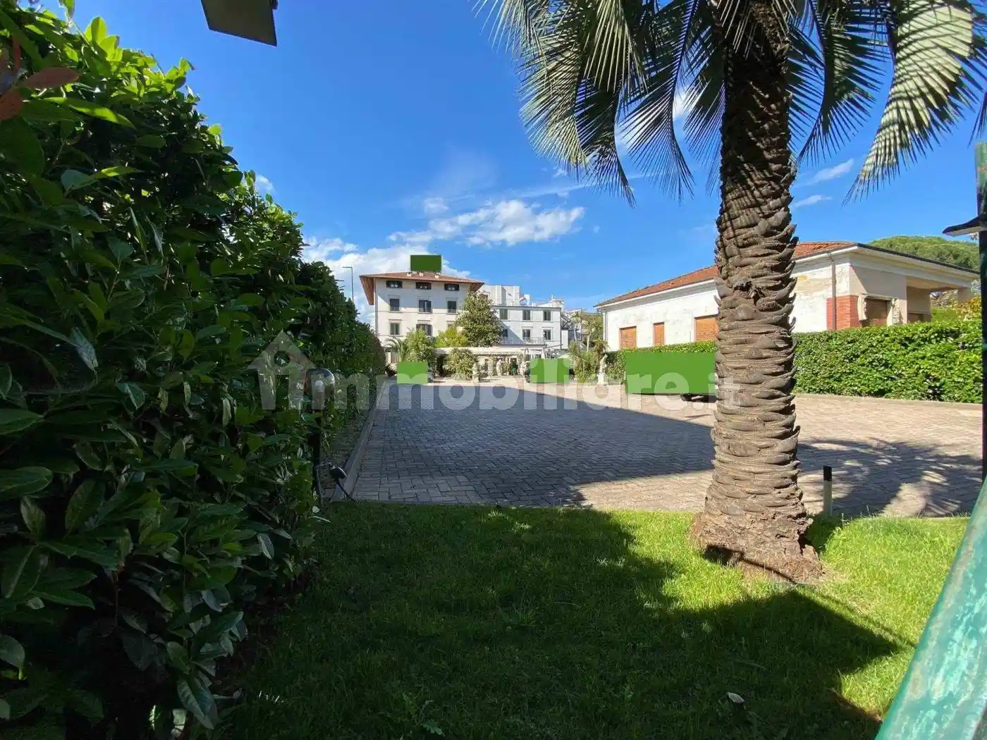 Palazzo - Edificio in vendita a Montecatini-Terme