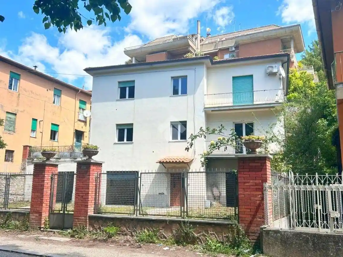 Villa in vendita a Poggio Mirteto