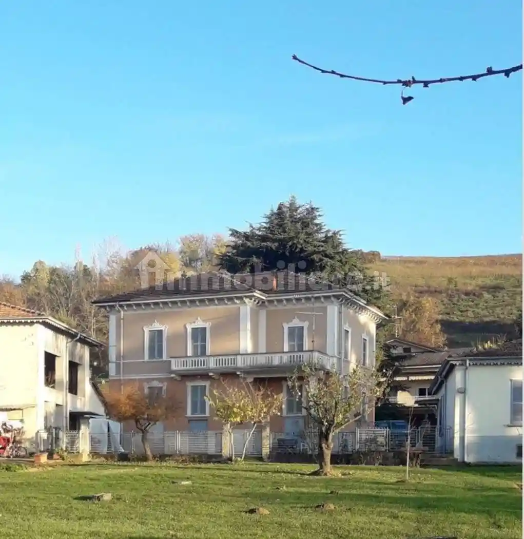 Villa in vendita a Broni