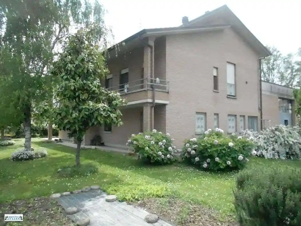 Casa indipendente in vendita a Reggio Emilia
