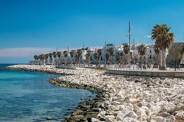 Casa indipendente in affitto a Mola di Bari
