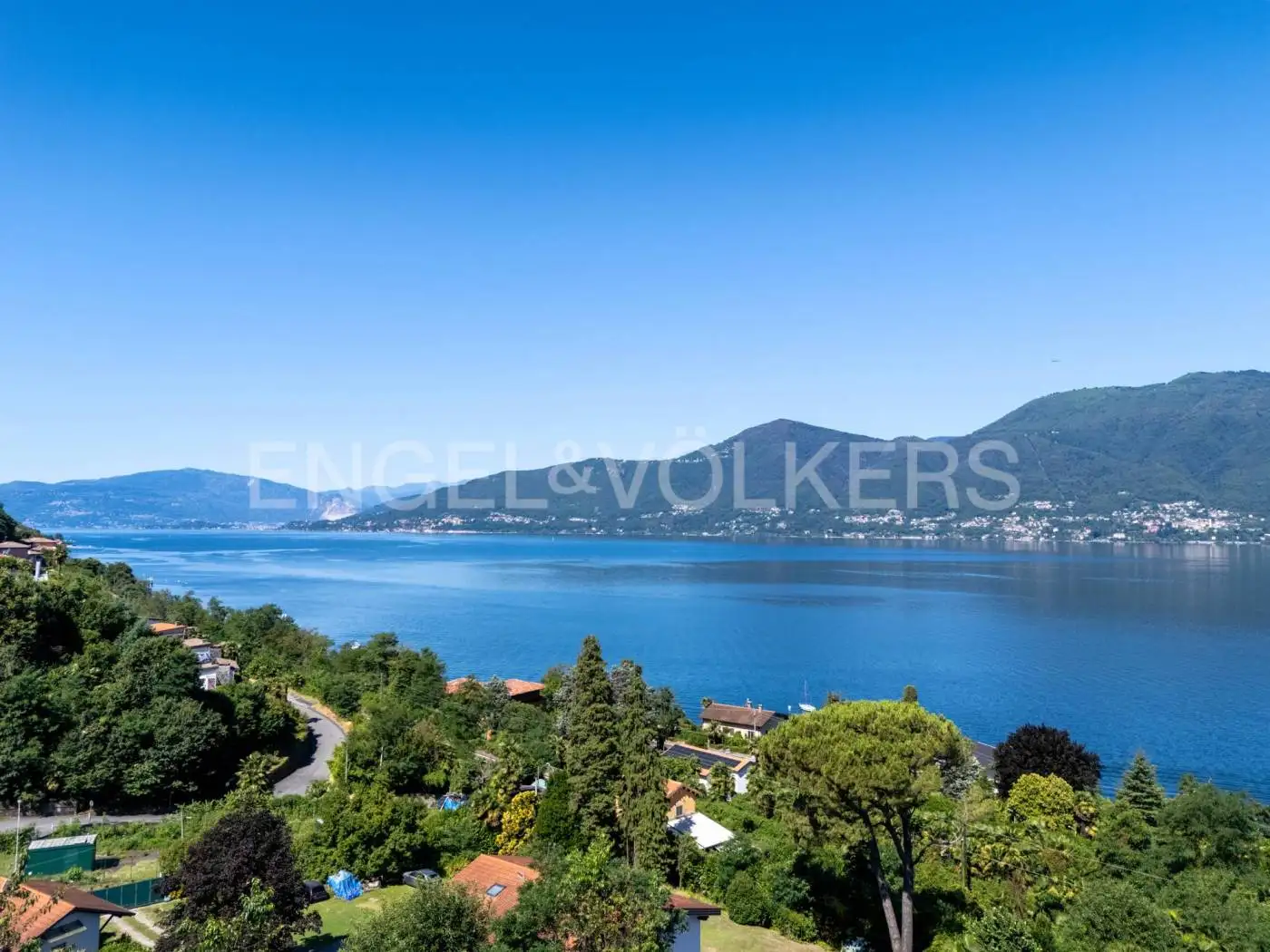 Villa in affitto a Brezzo di Bedero