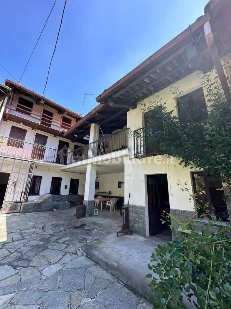 Casa indipendente in vendita a Zimone