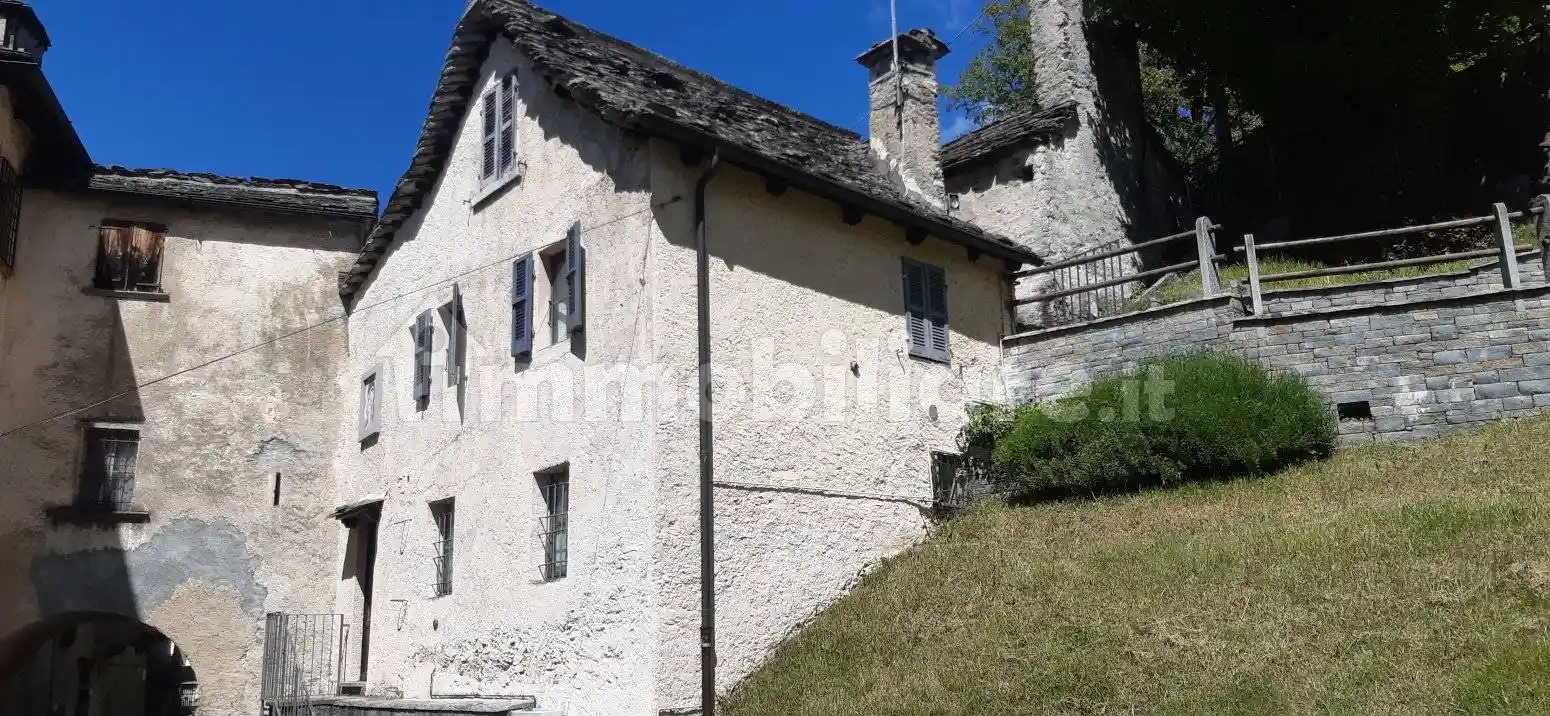Casa indipendente in vendita a Craveggia