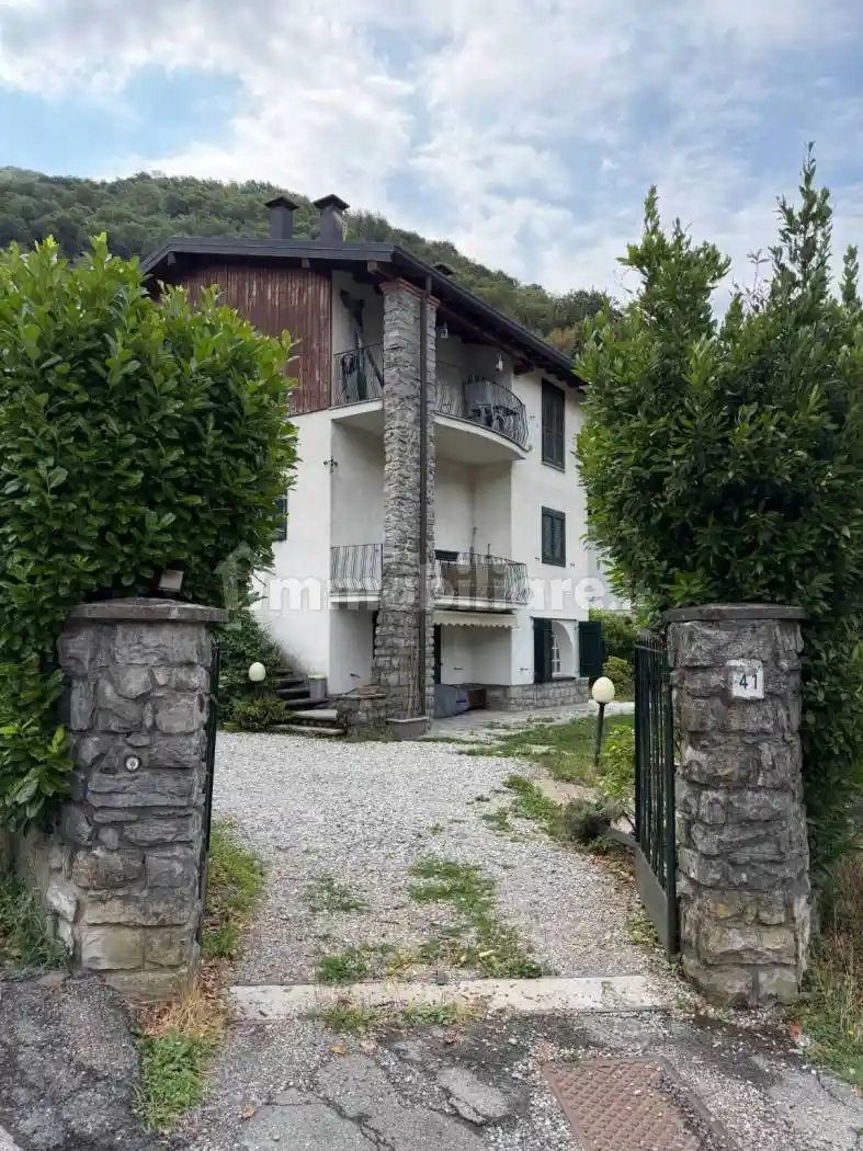 Villa in vendita a Canzo