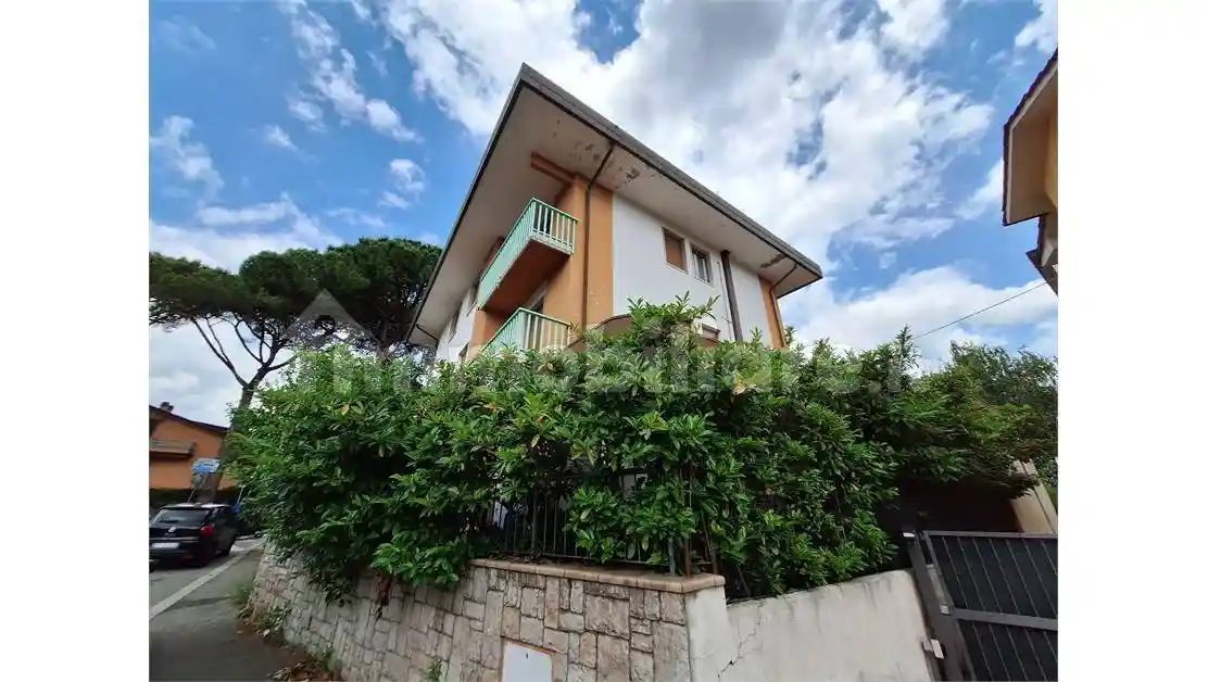 Palazzo - Edificio in vendita a Montecatini-Terme