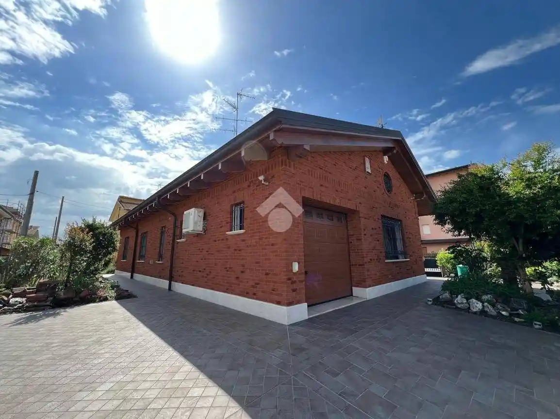 Villa in vendita a Mirandola