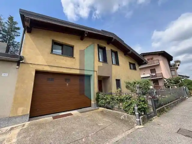 Villa in vendita a Curno