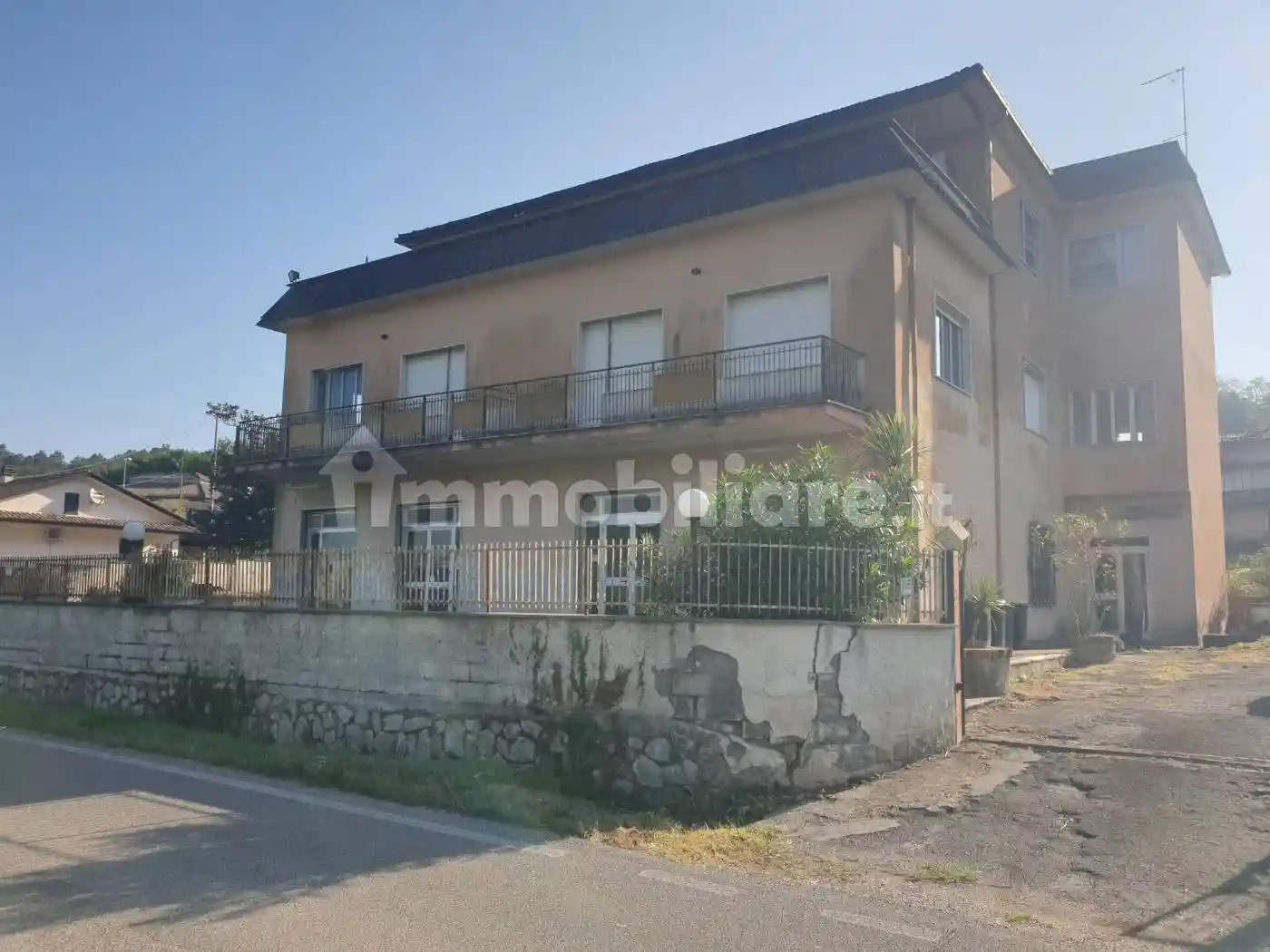 Palazzo - Edificio in vendita a Giuliano di Roma