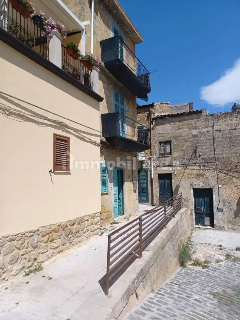 Palazzo - Edificio in vendita a Mazzarino