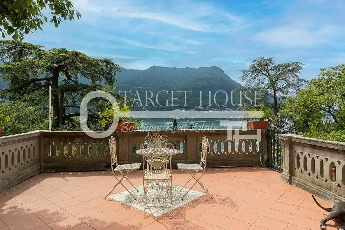 Villa in vendita a Carate Urio