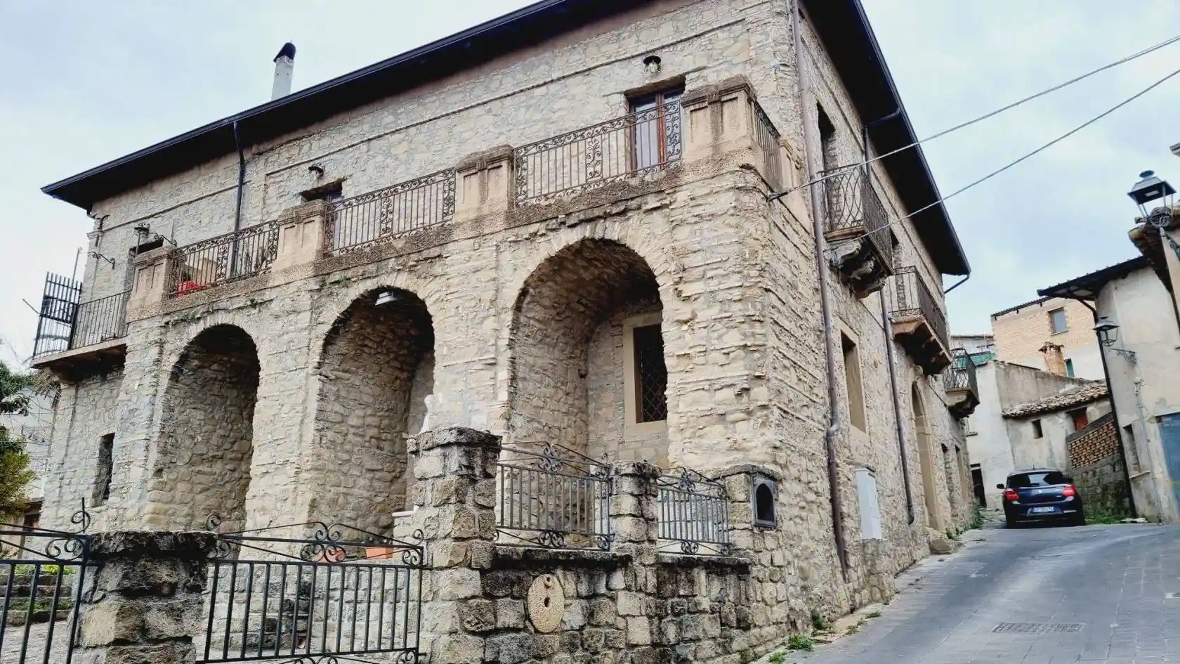Palazzo - Edificio in vendita a Caraffa del Bianco