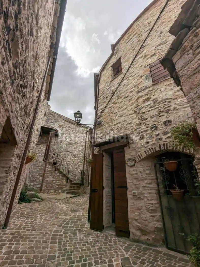 Casa indipendente in vendita a Fabriano