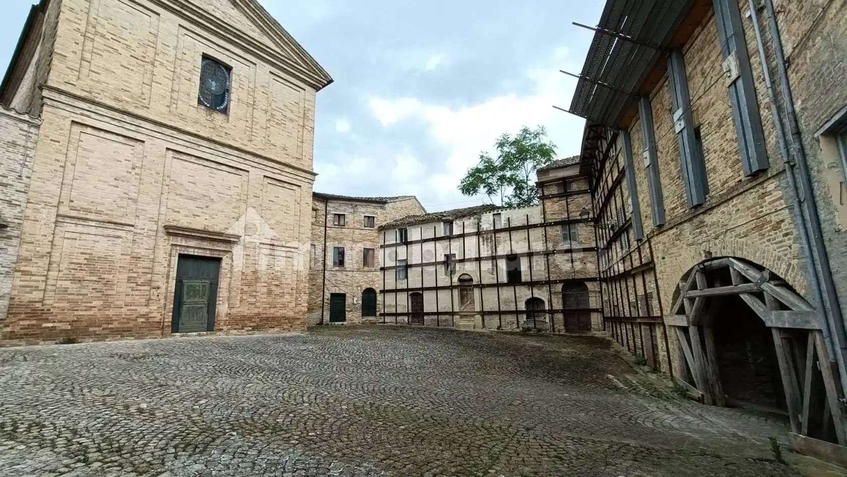Palazzo - Edificio in vendita a Montegiorgio