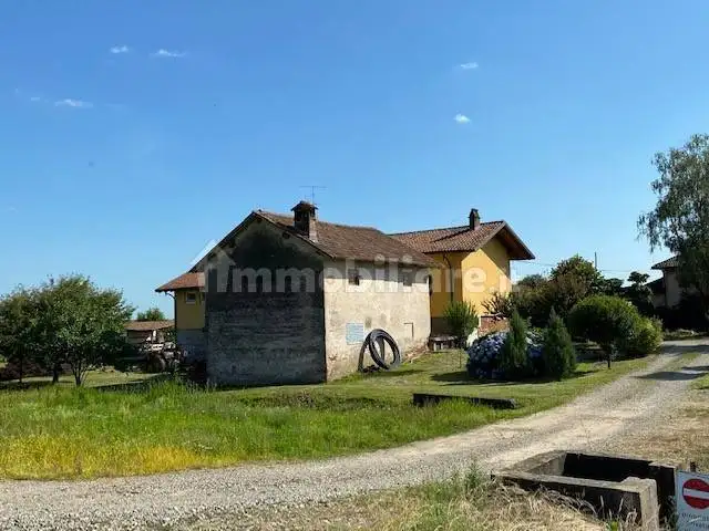 Rustico - Casale in vendita a Briona