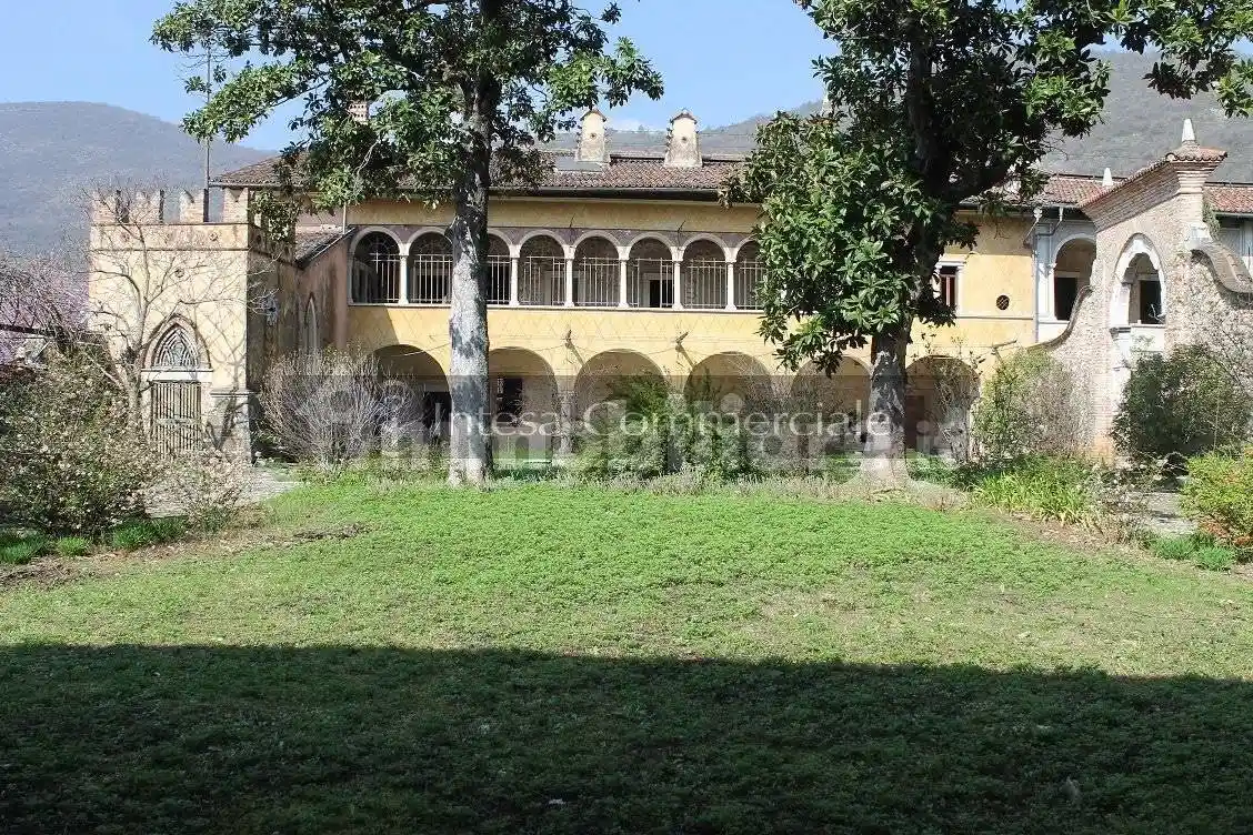 Palazzo - Edificio in vendita a Nuvolera