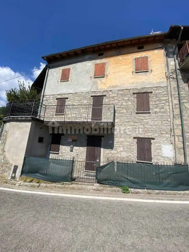 Casa indipendente in vendita a Ventasso