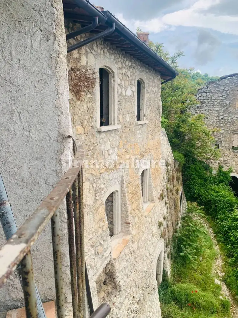 Palazzo - Edificio in vendita a Celano