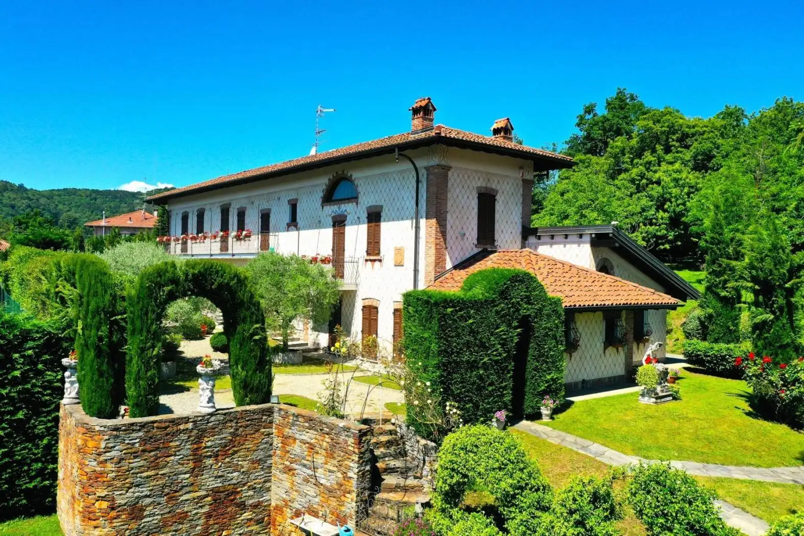 Villa in vendita a Comabbio