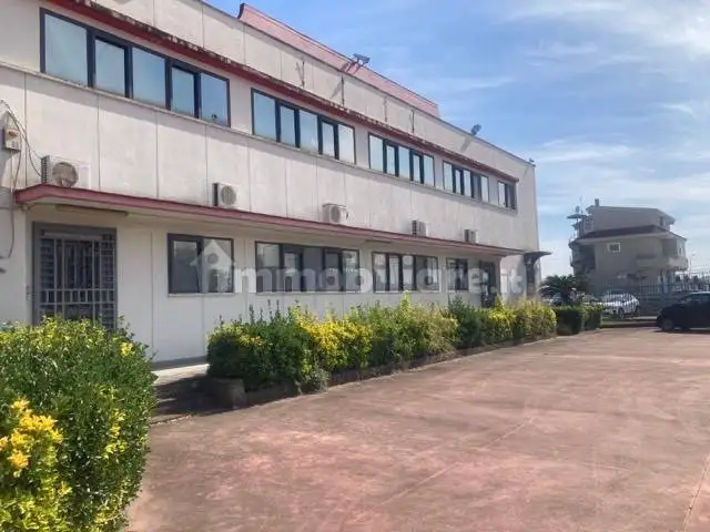 Palazzo - Edificio in affitto a Maddaloni