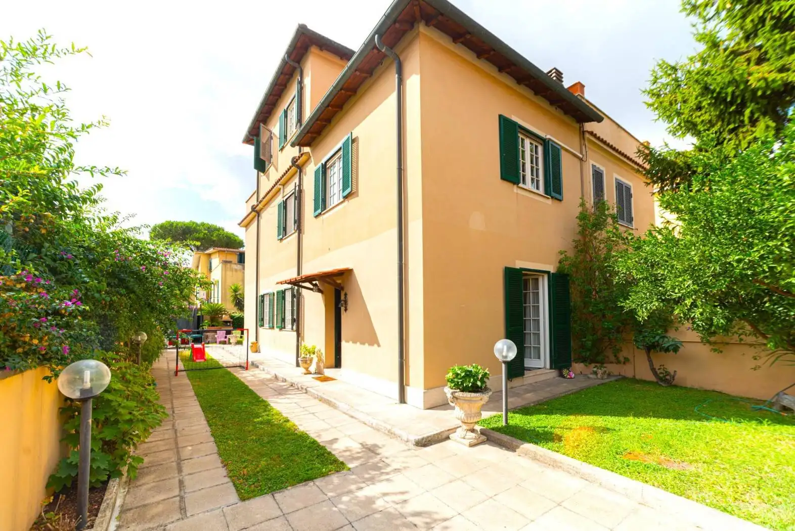 Villa bifamiliare in vendita a Roma