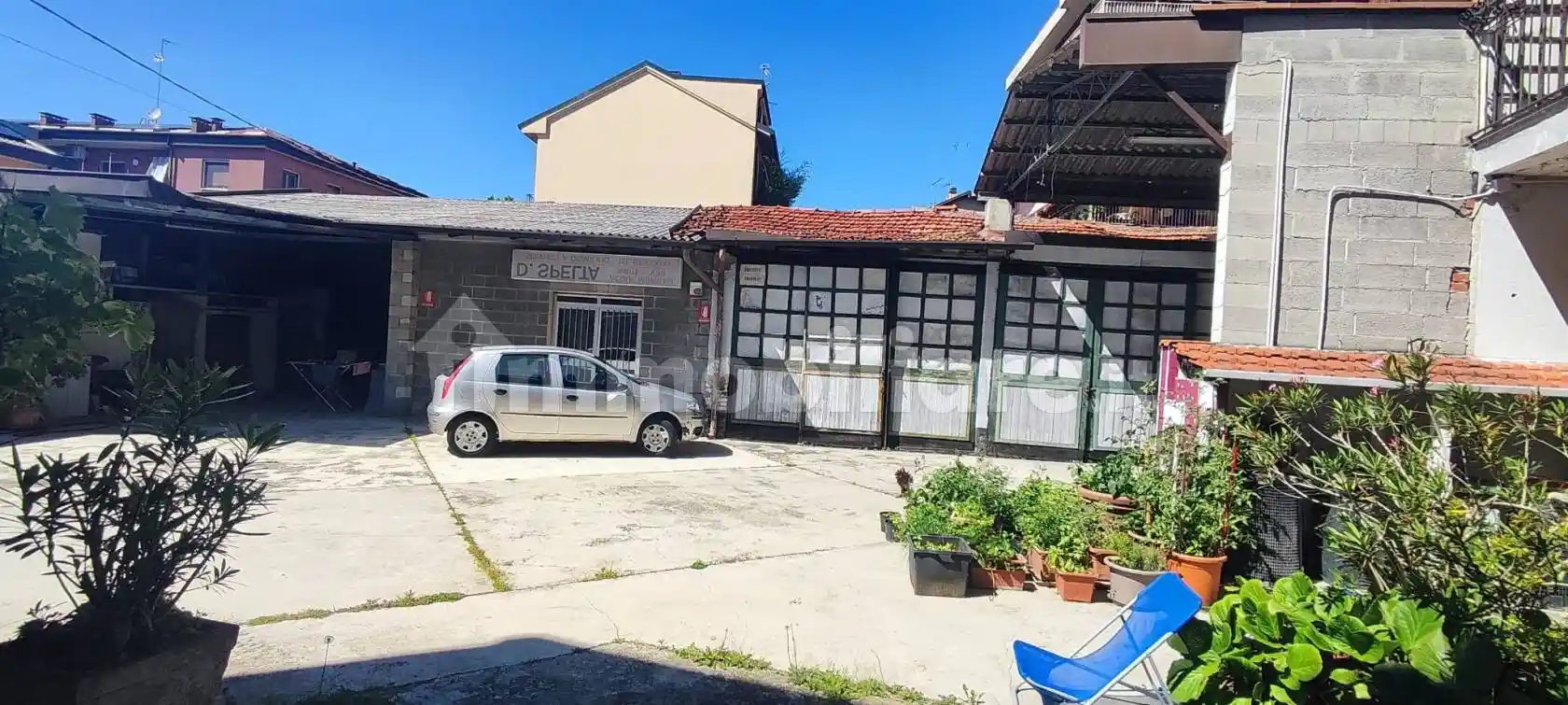 Palazzo - Edificio in vendita a Opera