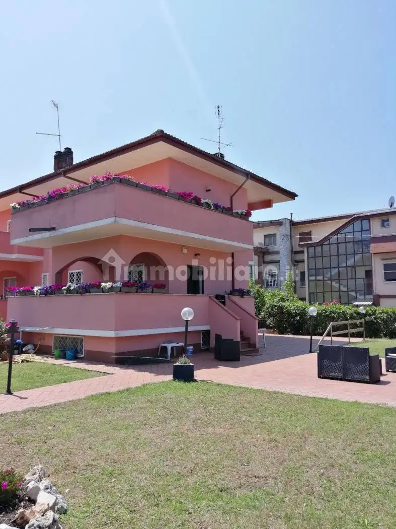 Villa in affitto a Anzio