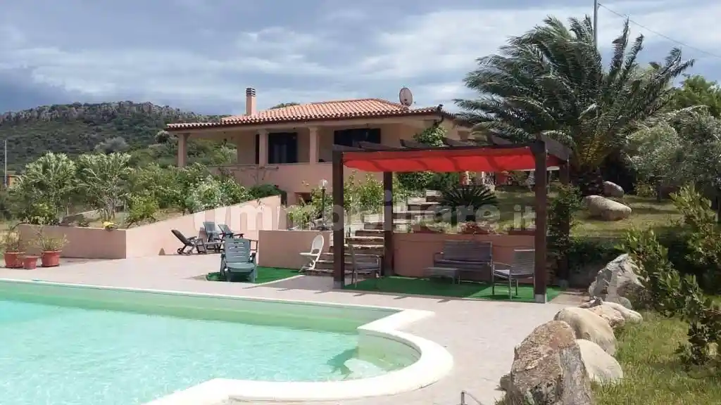 Villa in vendita a Posada