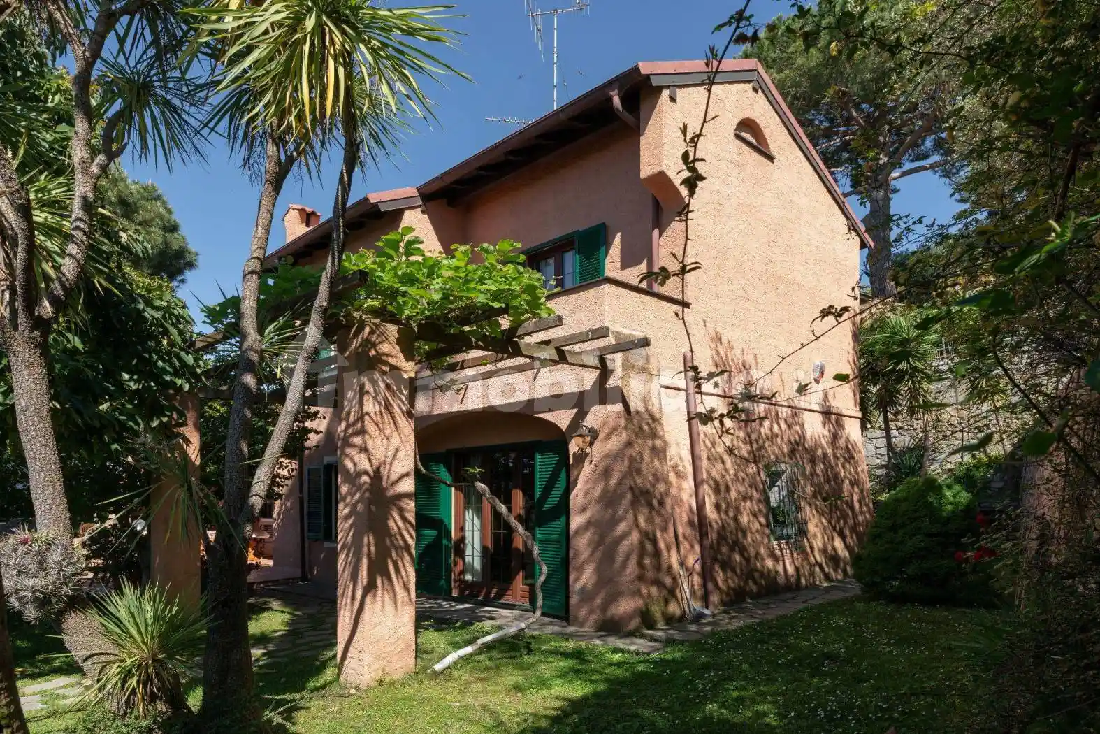 Villa in vendita a Finale Ligure