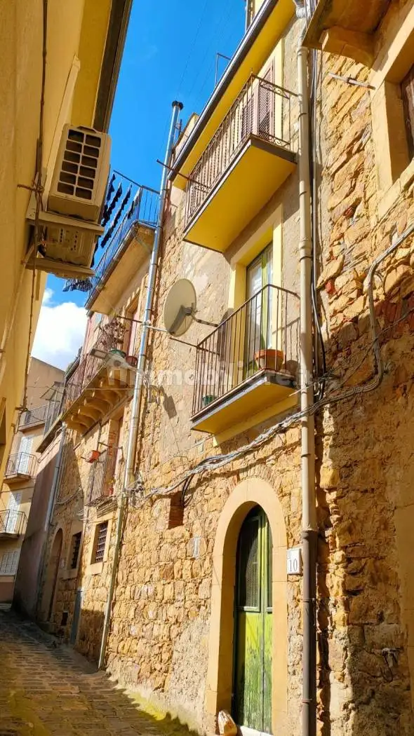 Casa indipendente in vendita a Castel di Lucio