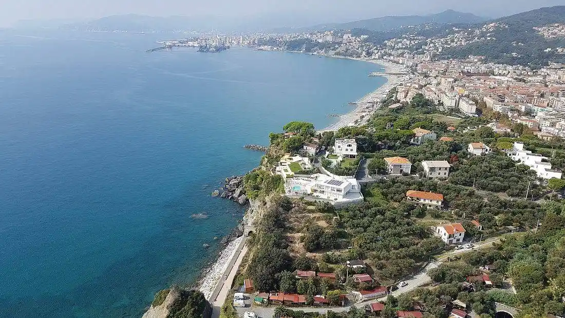 Trilocale via Sisto IV 24, Centro, Albisola Superiore - foto 2