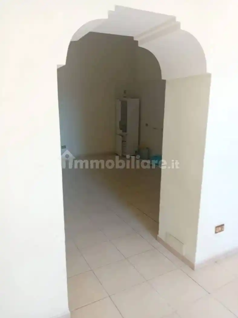 Palazzo - Edificio in affitto a Napoli