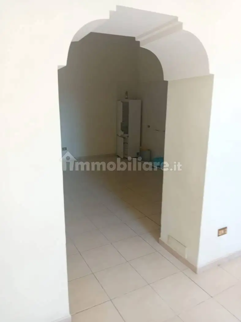 Palazzo - Edificio in affitto a Napoli